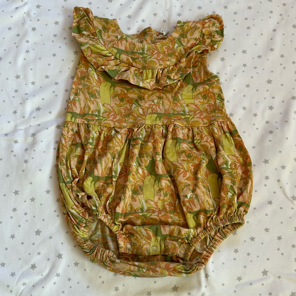 Kate Quinn bauble outfit